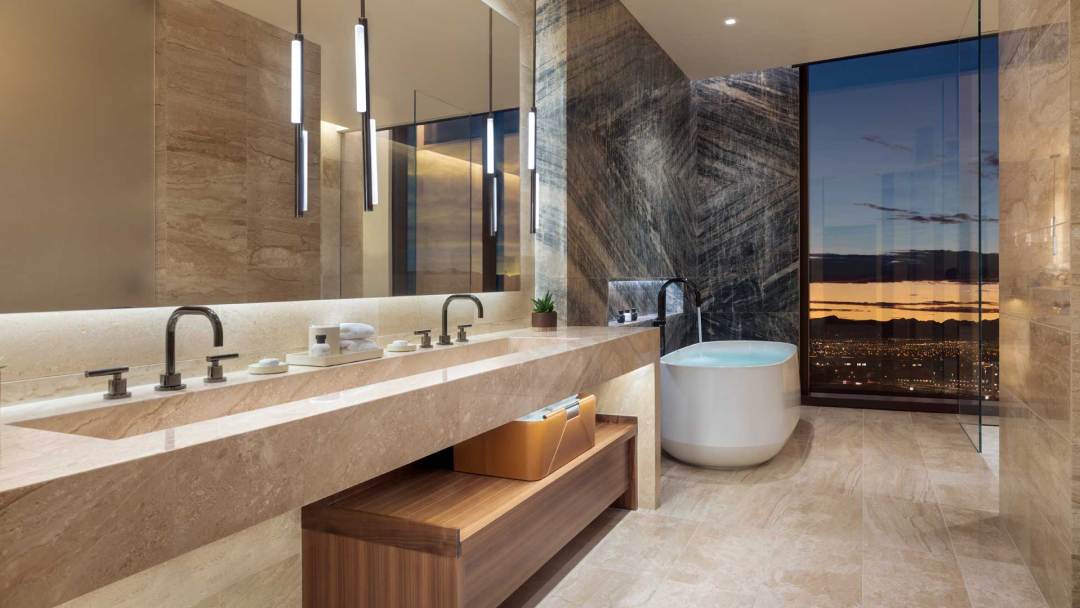 Executive King Strip View Bathroom