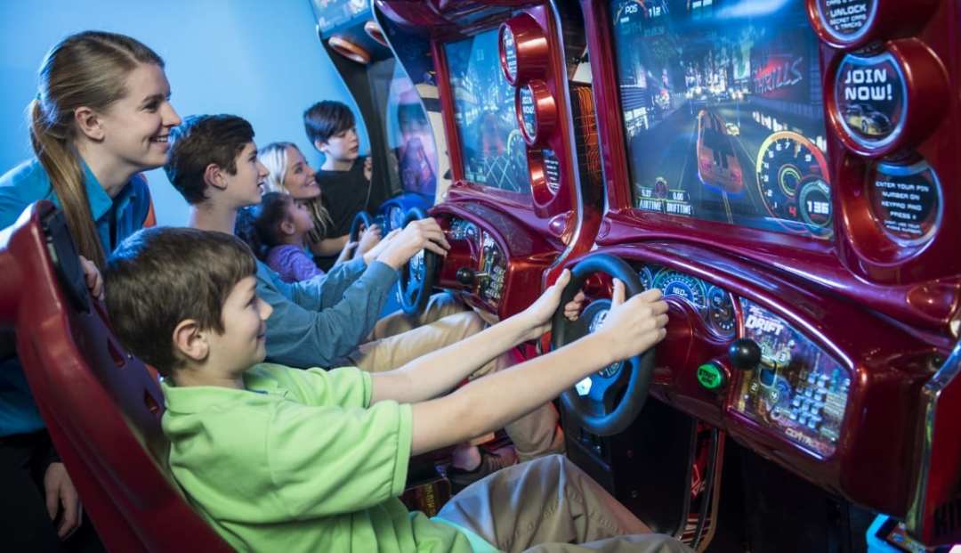 CyberQuest - kids playihg a racing game