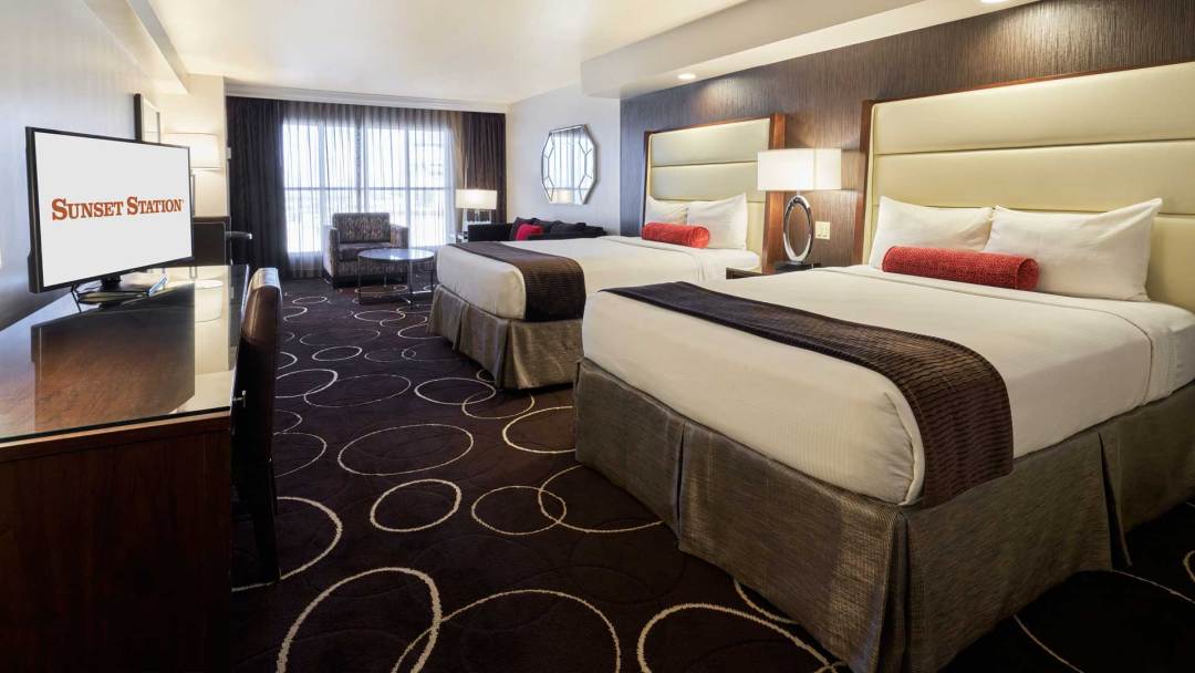 Petite Queen Suite at Sunset Station