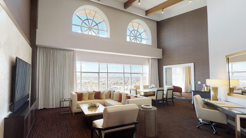 Palace Station Grand Suite Livingroom